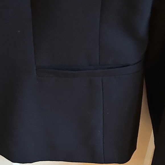 Ann Taylor Women's Navy Blazer, size 8 - Picture 6 of 8